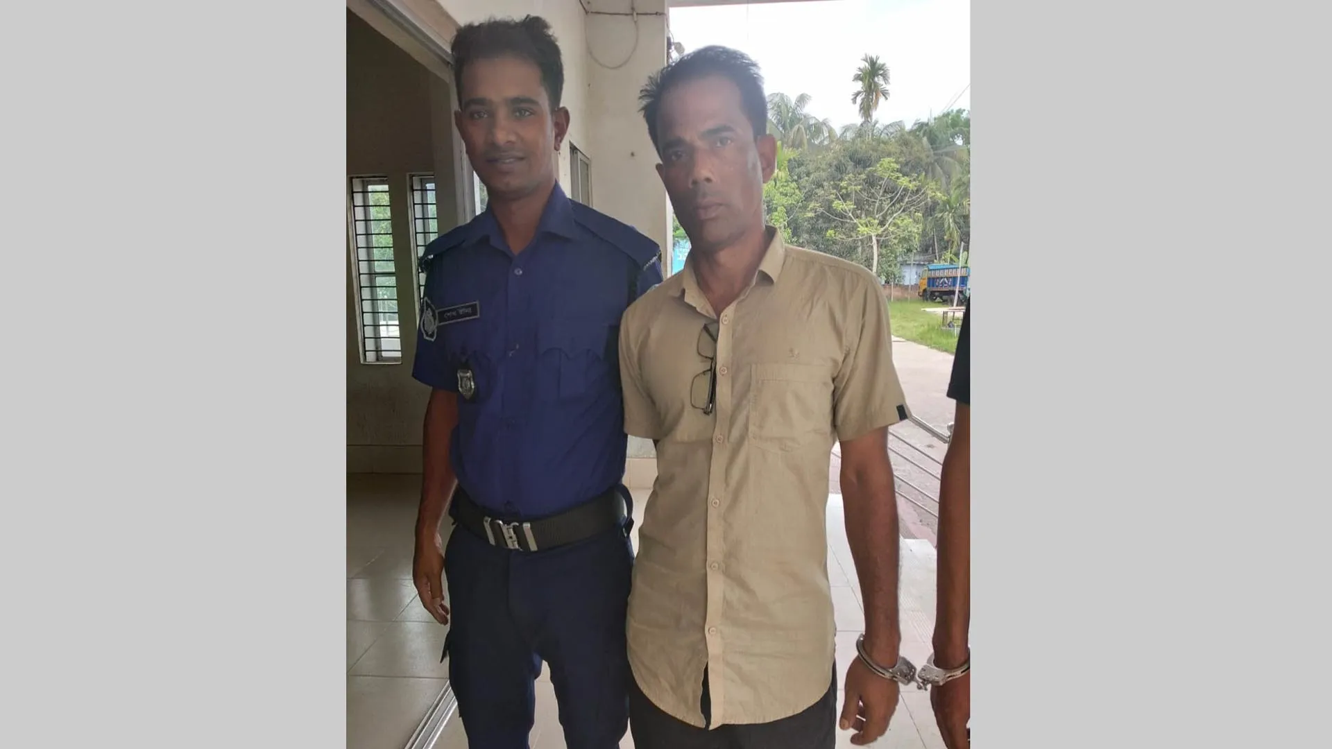 বাউফলে চাঁদাবাজি মামলায় উপ-খাদ্য পরিদর্শক গ্রেফতার